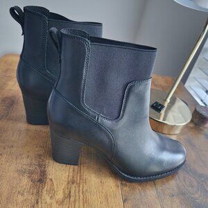 Clarks, Black, Wide Width Ankle, Block Heel, Size 9M
